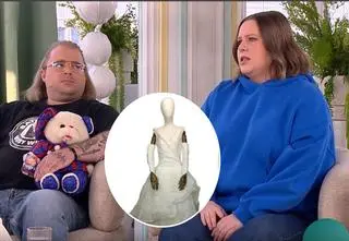 Bohaterowie "Gwiazd lumpeksów" kupili sukienkę za 30 zł, a sprzedali za 12.500 zł. Deal życia!