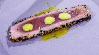 Tataki z tuńczyka z sosem mango-marakuja i granitą miętowo- ogórkową