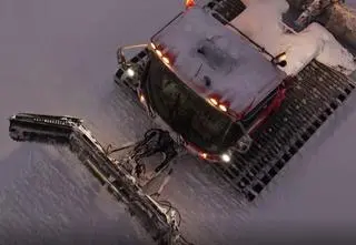 Ile koni ma ratrak? Tak pracują maszyny, które przygotowują stoki