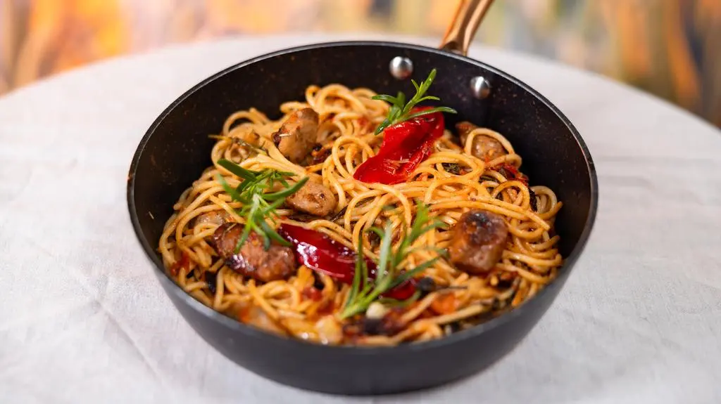 Magda gotuje Internet: Przepis na spaghetti con salsiccia