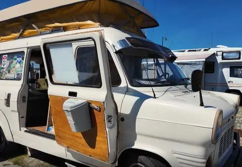 Zabytkowy Ford Transit zamieniony w kampera. To prawdopodobnie jedyny taki egzemplarz w Polsce