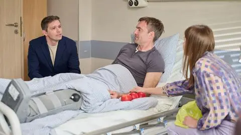 "Na Wspólnej" w odcinku 3882: Hipokryta Alan odwiedza swoją cierpiącą ofiarę w szpitalu! Co planuje?