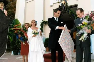 Katrzyna Chrzanowska, Waldemar Goszcz i Jacek Bończyk na planie serialu "Adam i Ewa"