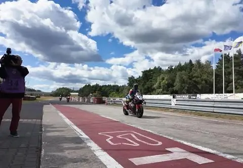 Motocyklowe talenty na wyścigach w Poznaniu