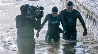Pokonaj mnie, jeśli potrafisz: Rozenek-Majdan i Orbitowski pływali w lodowatym Bałtyku. Podsumowanie 1. odcinka 