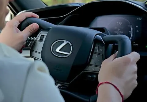 Auto z wolantem zamiast kierownicy dopuszczone do ruchu