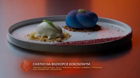 Rafał Suchożerbski : Monoporcja borówkowo-jagodowo-marakujowa z musem z różowej czekolady i werbeny cytrynowej na biszkopcie kokosowym, z lodami owczymi z werbeny cytrynowej, podanymi na kruszonce i pudrem jagodowym