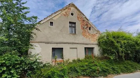 "Zróbmy sobie dom". Poznaj historię poniemieckiego domu w Żernikach Wrocławskich