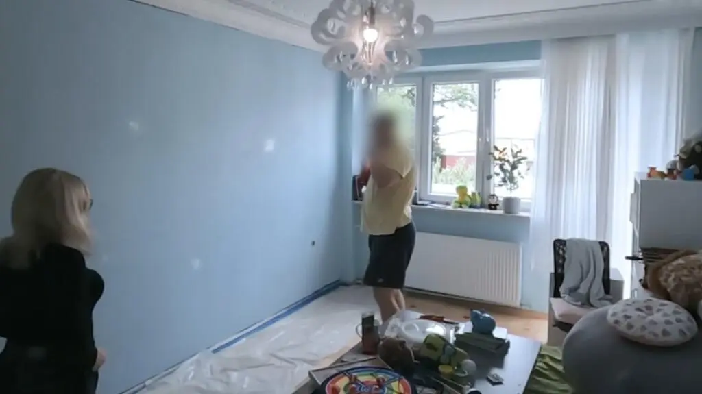 Czy fachowcy poradzą sobie z malowaniem ściany?