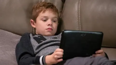 Ignaś z "Na Wspólnej" niedawno był szkrabem, a dziś to nastolatek! Mało kto wie, że w serialu gra jego rodzona siostra