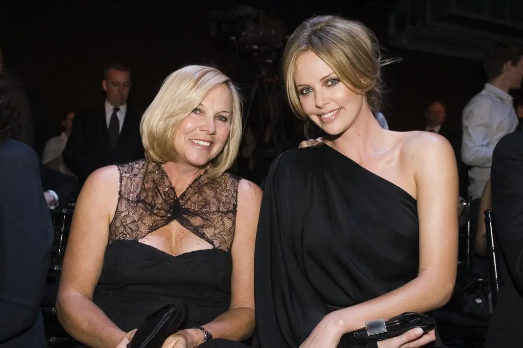 Charlize Theron z matką