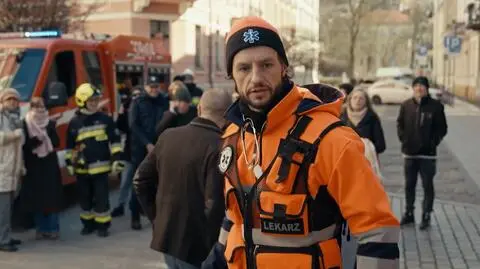 "Szpital św. Anny". Pacjentka Wojtka ucieknie z karetki! Czy ratownik zdąży ją odnaleźć? [PRZED EMISJĄ W TV]