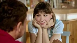 "Na Wspólnej" odc. 4155. Noc Michała z hostessą i erotyczne zabawki dewianta Janusza [STRESZCZENIE ODCINKA]