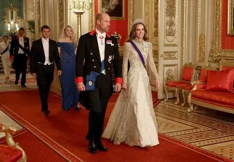 Księżna Kate olśniła w złotej sukni i tiarę księżnej Diany na bankiecie z Donaldem Trumpem