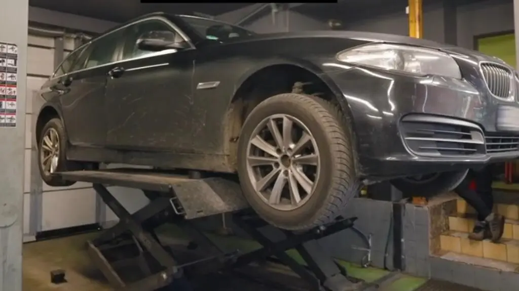 BMW serii 5 - naprawa w Porębie Wielkiej
