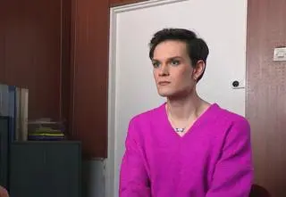 "Na Wspólnej" odc. 4022. Sara przechodzi piekło! Biegły wypytuje o życie intymne – nie ma żadnych granic!