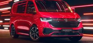 Volkswagen Transporter Sportline jak dostawczy GTI. Czerwony pasek, bodykit i obniżone zawieszenie