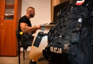 Niebezpieczne dzielnice. Bójka w Warszawie, broń czarnoprochowa w Jeleniej Górze i diler w Katowicach 