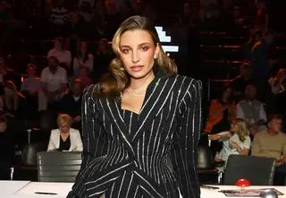 Julia Wieniawa zachwyciła wakacyjną kreacją. Ta moda wróci z nią do Polski?