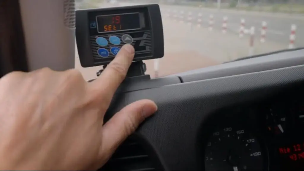 Przyciski urachamiające chłodnię w Iveco Daily