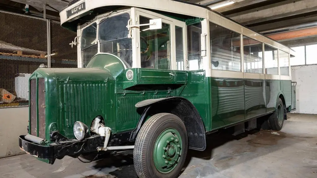 bus - 1933