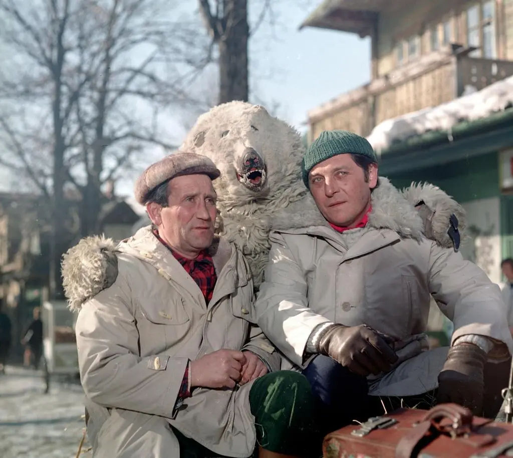 Jan Himilsbach i Zdzisław Maklakiewicz w filmie "Jak to się robi" z 1974 roku 
