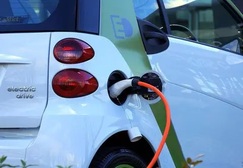 Gdzie prawie każde nowe auto jest elektryczne? Jeden rynek wyprzedza resztę świata