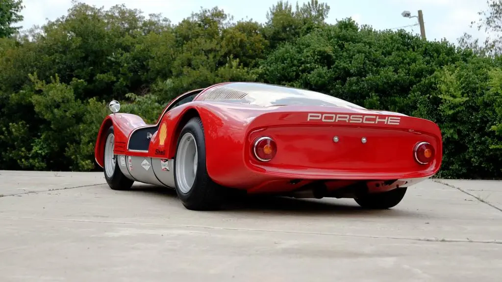Porsche 906 Carrera 6.