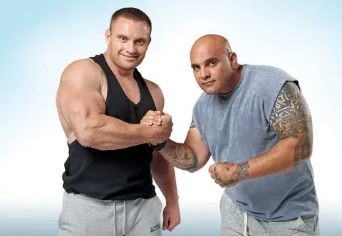 Krzysztof Radzikowski i Dominik Abus spełniają się jako ojcowie. Jak zmienili się uczestnicy "Gogglebox"?