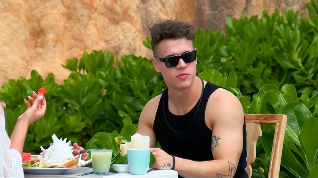 TVN7_PRORES_HOTEL_PARADISE_S09_ODC_02_POP1