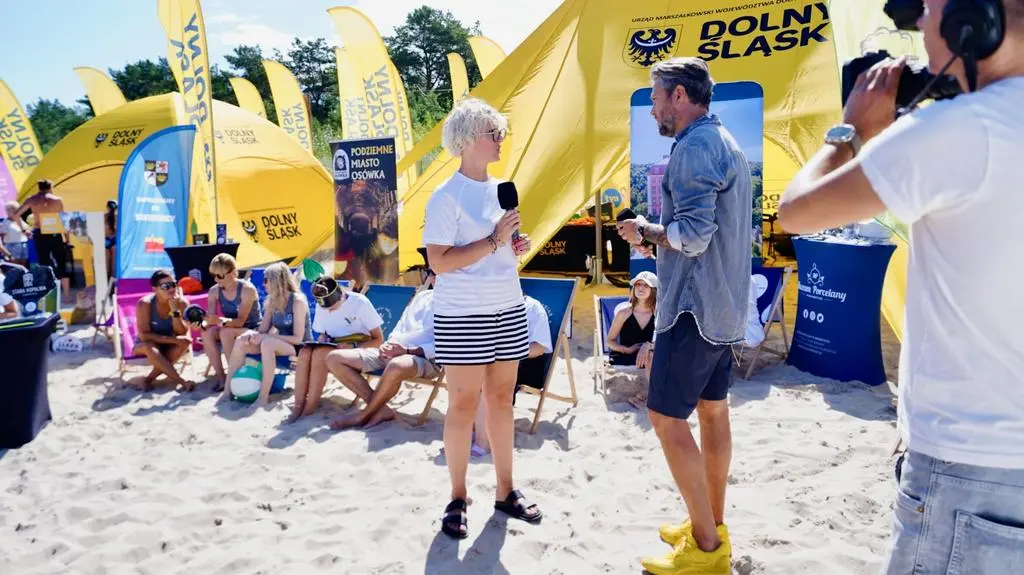Projekt Plaża - Międzyzdroje: Olivier Janiak z gościnią