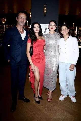 Rafał Cieszyński i Alżbeta Lenska z rodziną