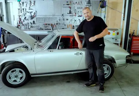 Samochód marzeń Adama Klimka. Co kryje silnik Porsche?