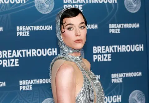 Katy Perry wróciła z kosmosu! Ucałowała ziemię i... zapowiedziała nowy hit