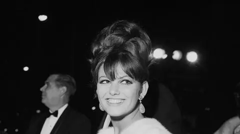 Pierwszy mąż ją kontrolował i kazał ukrywać syna, drugi związał się z młodszą... Niezwykła historia miłosna Claudii Cardinale 