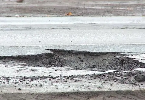 Nierówna walka z dziurami w trakcie roztopów