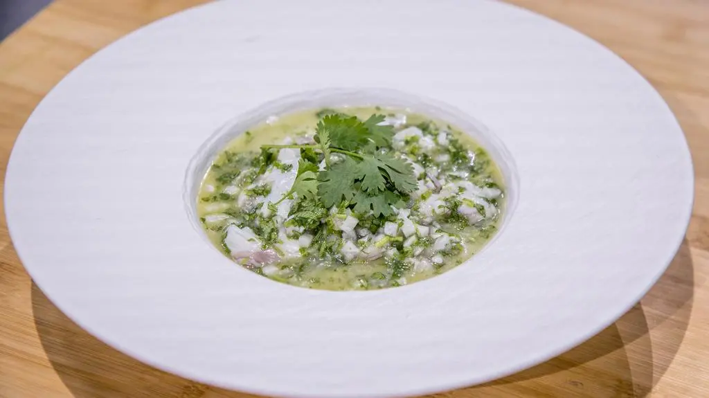 Ceviche z labraksa (okonia morskiego)