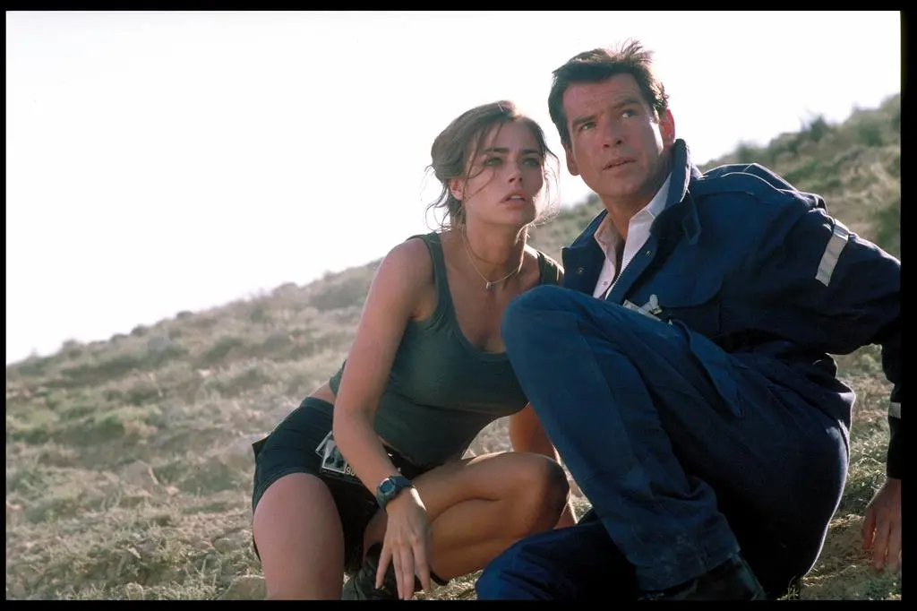 Denise Richards i Pierce Brosnan 