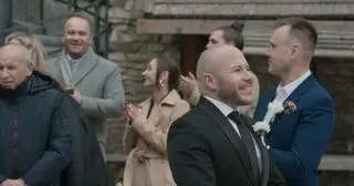 Adrian Szymaniak na ślubie uczestników "Ślubu od pierwszego wejrzenia 11"