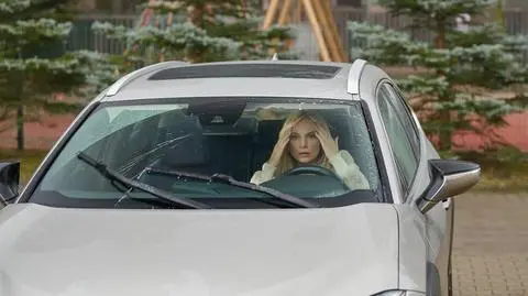 "Na Wspólnej" odc. 4031. Monika rozjechała urzędniczkę?! Trwa wojna o dziecko [STRESZCZENIE]