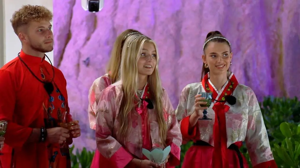 TVN7_PRORES_HOTEL_PARADISE_S09_ODC_07_POP1