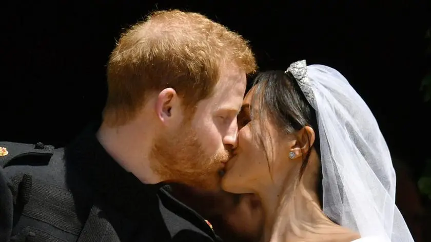 Książę Harry i Meghan świętują ósmą rocznicę ślubu! Pochwalili się niepublikowanymi wcześniej zdjęciami z ceremonii