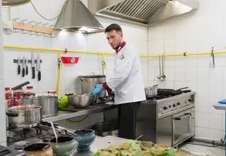 "To ty zwaliłeś te pierogi, a zgoniłeś na mnie". Awantura w "Kuchni Na Górce"