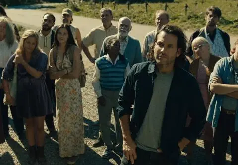 "Stamtąd" to mroczna opowieść, której nie możesz przegapić. Serial idealny dla fanów "Lost" i Stephena Kinga