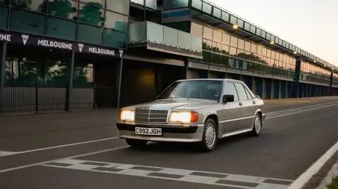 Mercedes Ayrtona Senny na sprzedaż – 190 E 2.3-16 z wyceną do 250 tys. funtów