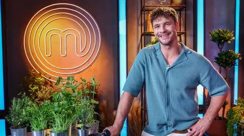 Nie uwierzycie, co umie Mikołaj Roznerski! Aktor pochwalił się w "MasterChefie" oryginalnym "fachem"
