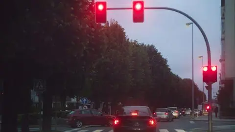 Czwarte światło „stop” pójdzie na przód auta? Austriacki pomysł może zrewolucjonizować bezpieczeństwo 