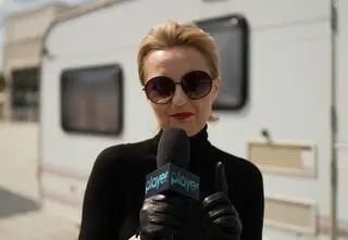 Iza Kuna debiutuje w potrójnej roli. "Klara" od 22 marca w Playerze