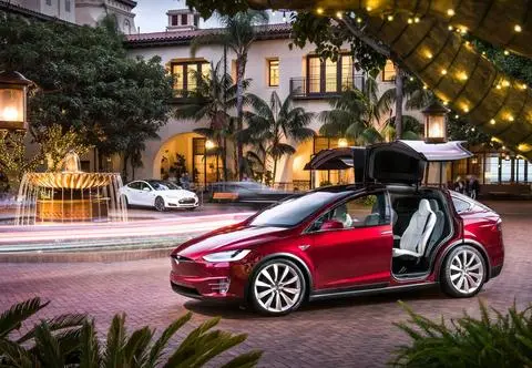 Tesla kończy produkcję Modelu S i X. W ich miejsce ma ruszyć wytwarzanie robotów Optimus