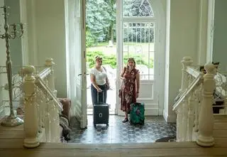 "Powitanie godne księżniczek". Uczestnicy zachwyceni pałacem jak z bajki. Takiego widoku się nie spodziewali! [PRZED PREMIERĄ W TV]